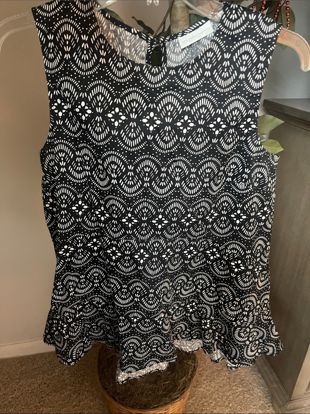 New York & Company Black and White Sleeveless Peplum Top